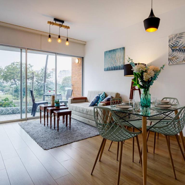 BSR Romantic Escape Flat w/ Rooftop Pool - Apartment - 12