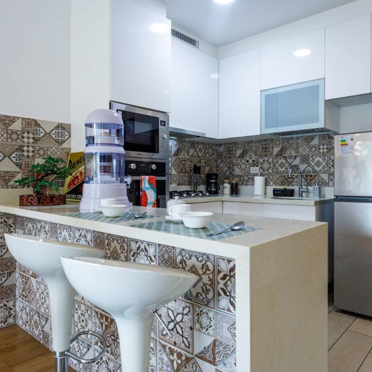 BSR Romantic Escape Flat w/ Rooftop Pool - Apartment - 26