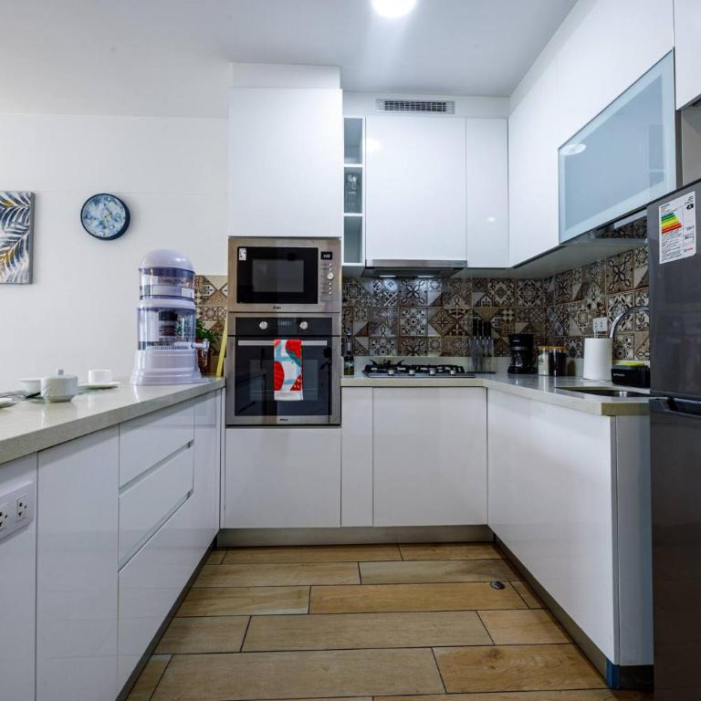 BSR Romantic Escape Flat w/ Rooftop Pool - Apartment - 30
