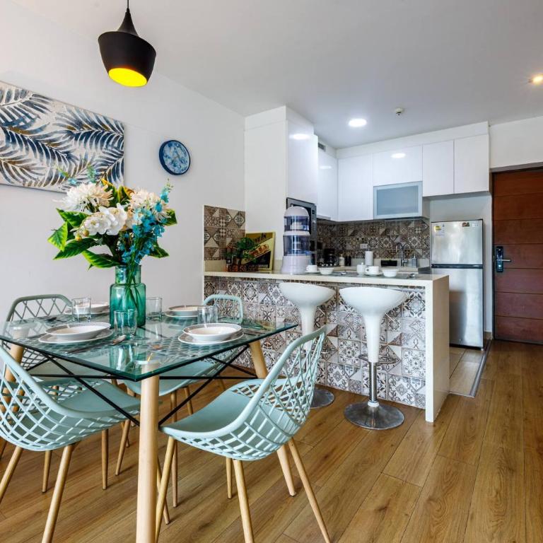 BSR Romantic Escape Flat w/ Rooftop Pool - Apartment - 31