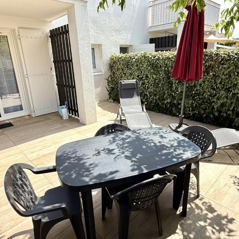AGREABLE APPARTEMENT REFAIT A NEUF DANS UNE RESIDENCE DE VACANCES - FR-1-92-946 - Appartement - 7