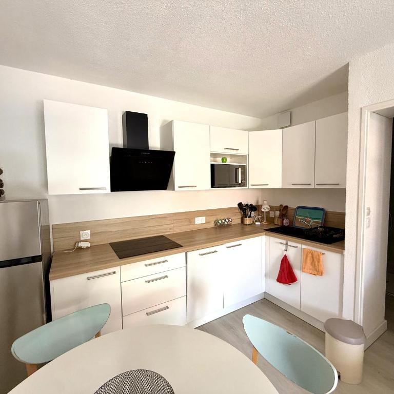 AGREABLE APPARTEMENT REFAIT A NEUF DANS UNE RESIDENCE DE VACANCES - FR-1-92-946 - Appartement - 8