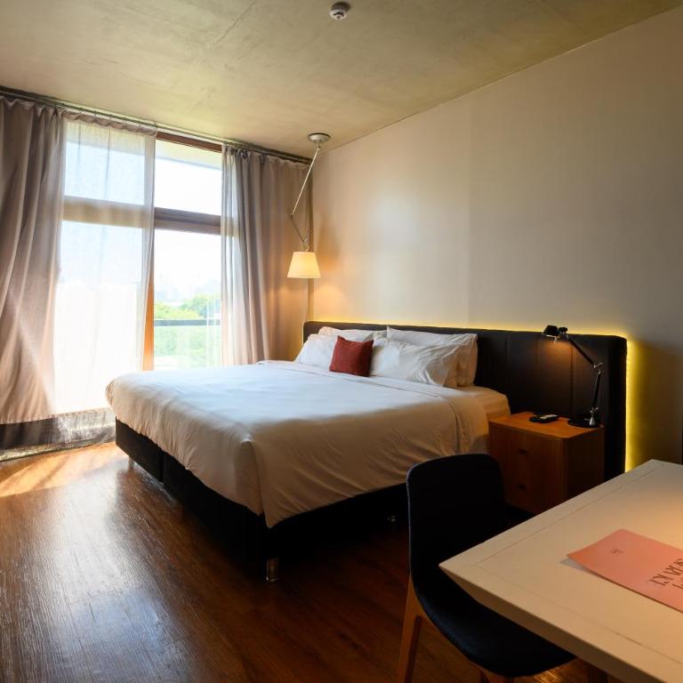 Five Hotel & Residences - Double Room with City View - 4