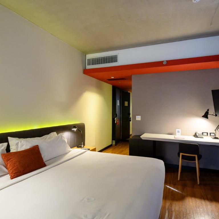 Five Hotel & Residences - Double Room with City View - 5