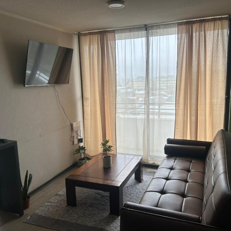 Amplio departamento céntrico - Three-Bedroom Apartment - 2