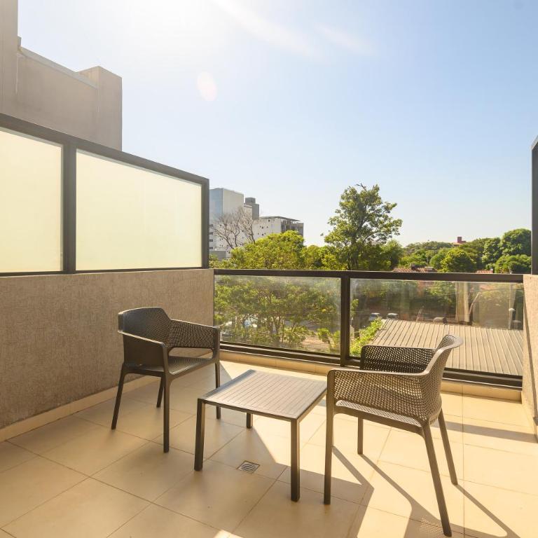 Five Hotel & Residences - Deluxe Balcony Double Room - 4
