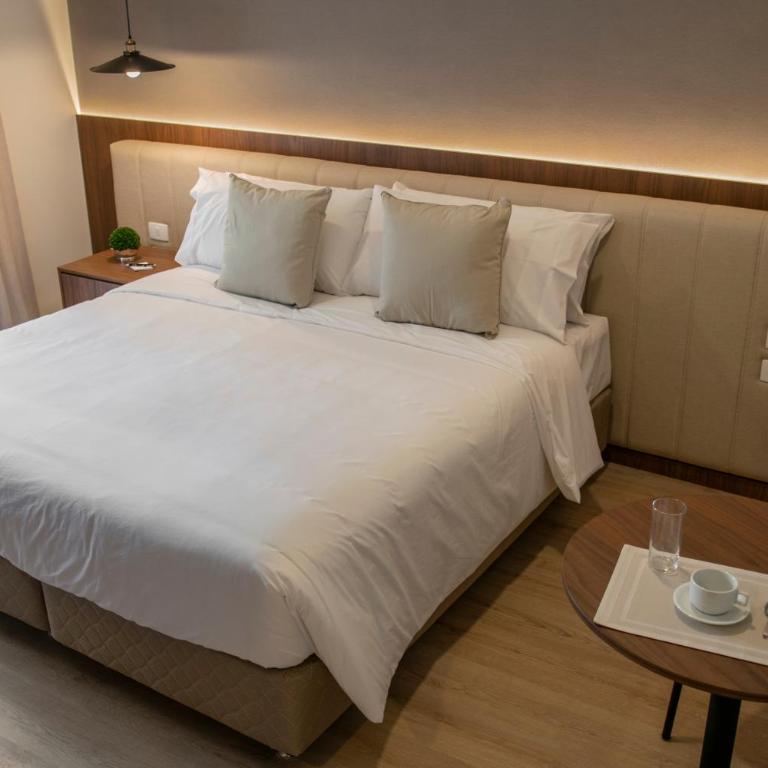 Five Hotel & Residences - Deluxe Studio - 4