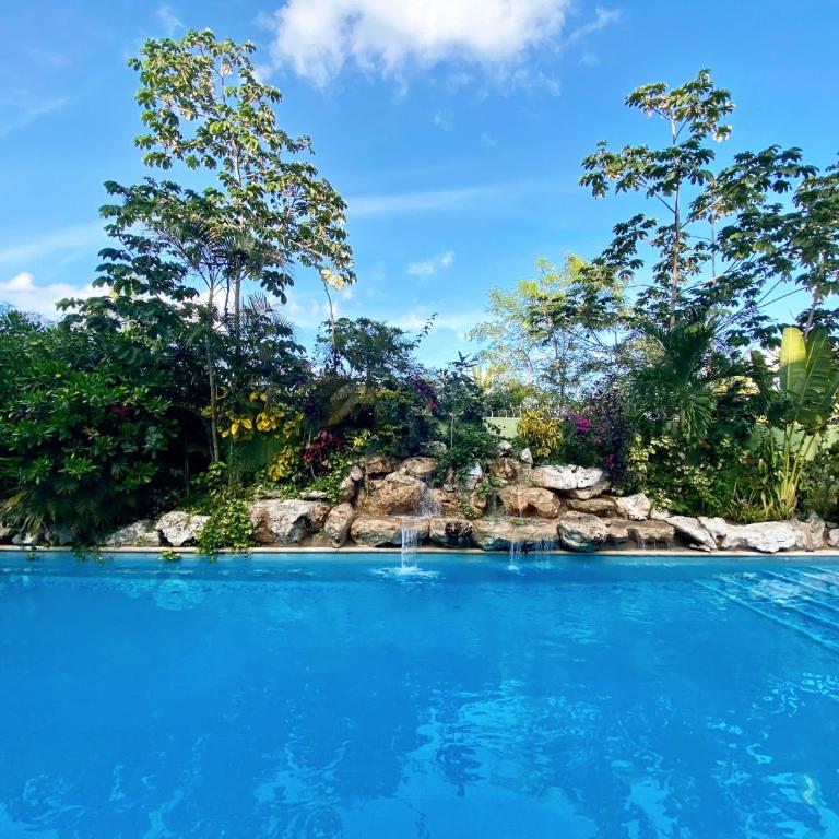 Work away steps to the beach & local lifestyle or perfect for long stays - Three-Bedroom Apartment - 3