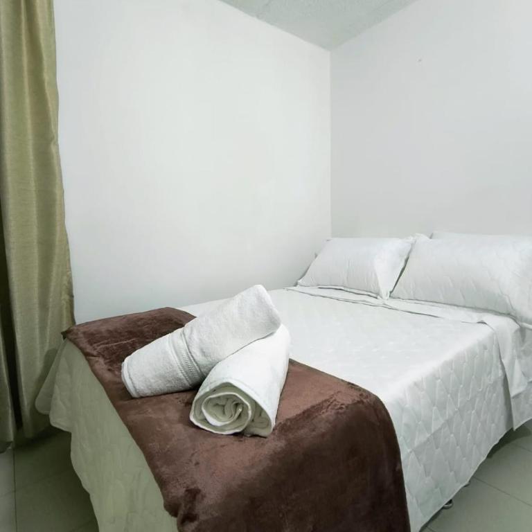 Apartamento conecta centro empresarial - Three-Bedroom Apartment - 9