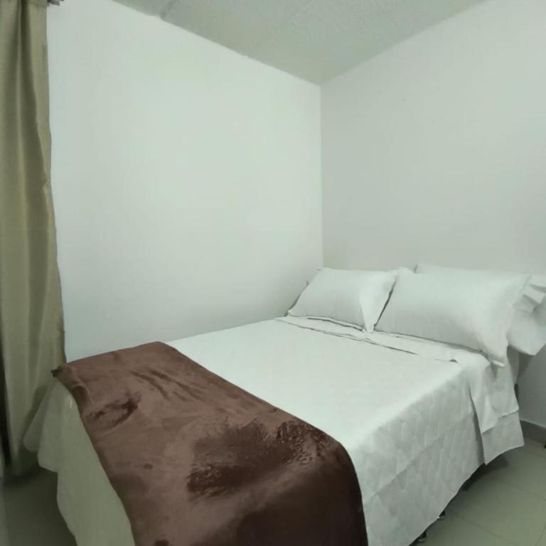 Apartamento conecta centro empresarial - Three-Bedroom Apartment - 15