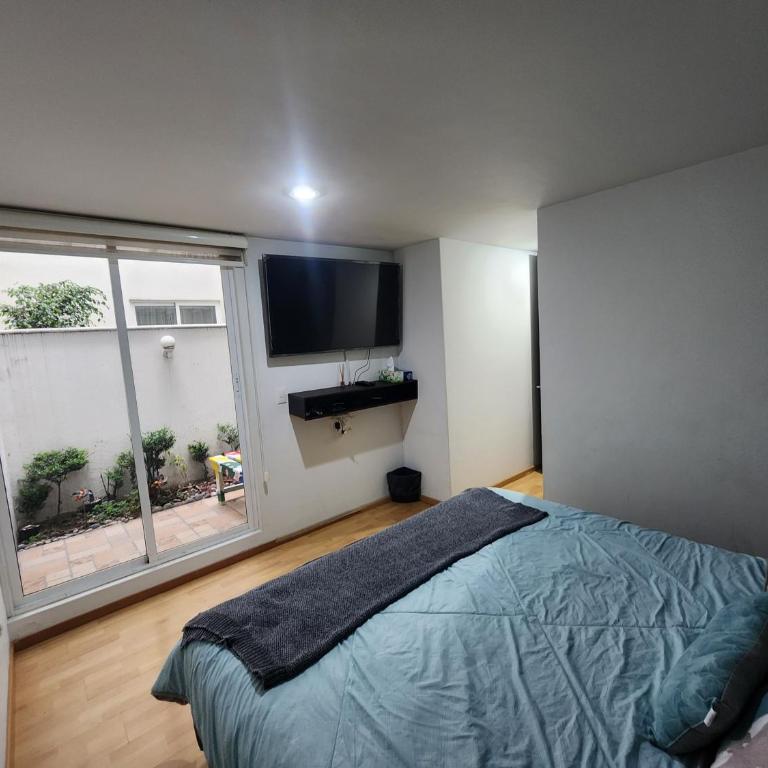 Suite Privada con Terraza y Baño, 5 min Six Flags - Deluxe Room (2 Adults + 1 Child) - 3