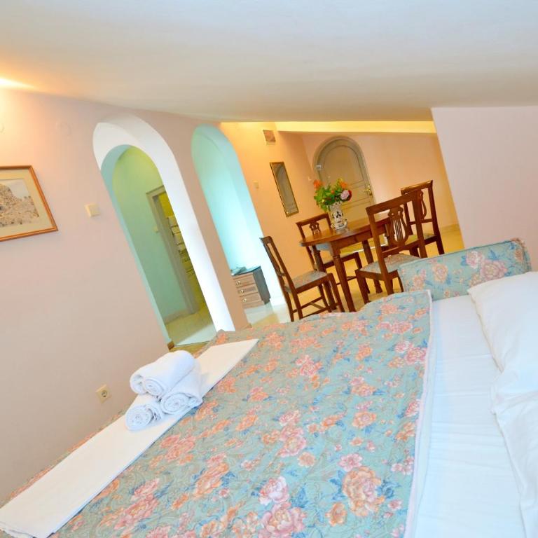 Villa Velzon Guesthouse - Apartman sa Terasom (6 Odraslih Osoba) - 1