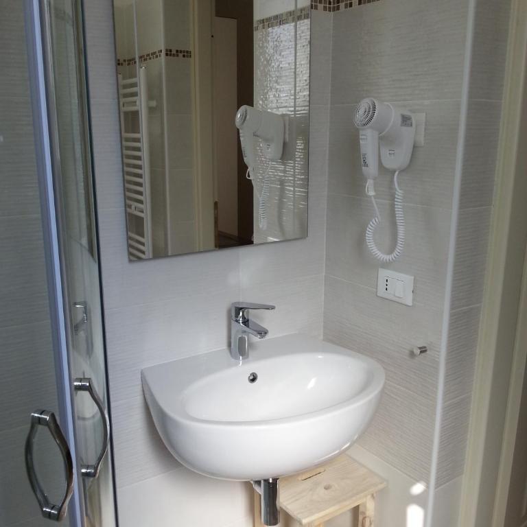 Andoramare B&B - Camera Matrimoniale/Doppia con Letti Singoli con Bagno Privato - 10