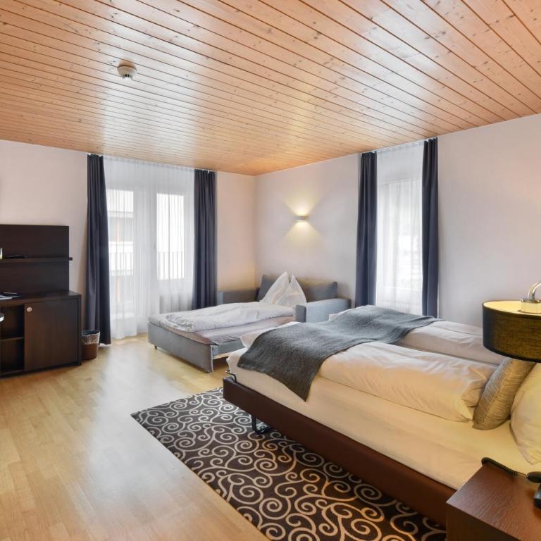Hotel Central - Comfort Dreibettzimmer - 9