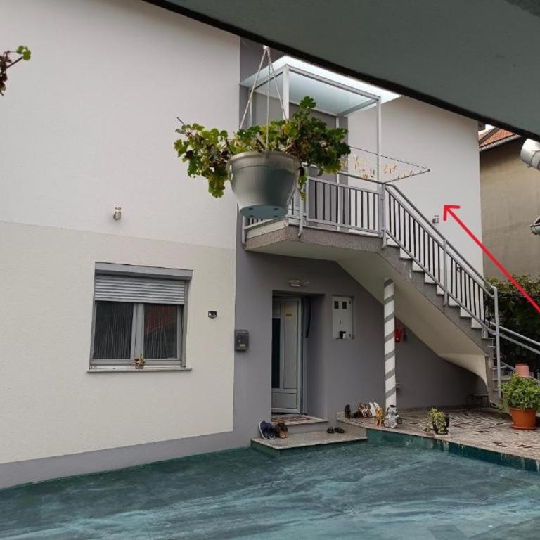 Jasmir - One-Bedroom Apartment - 3