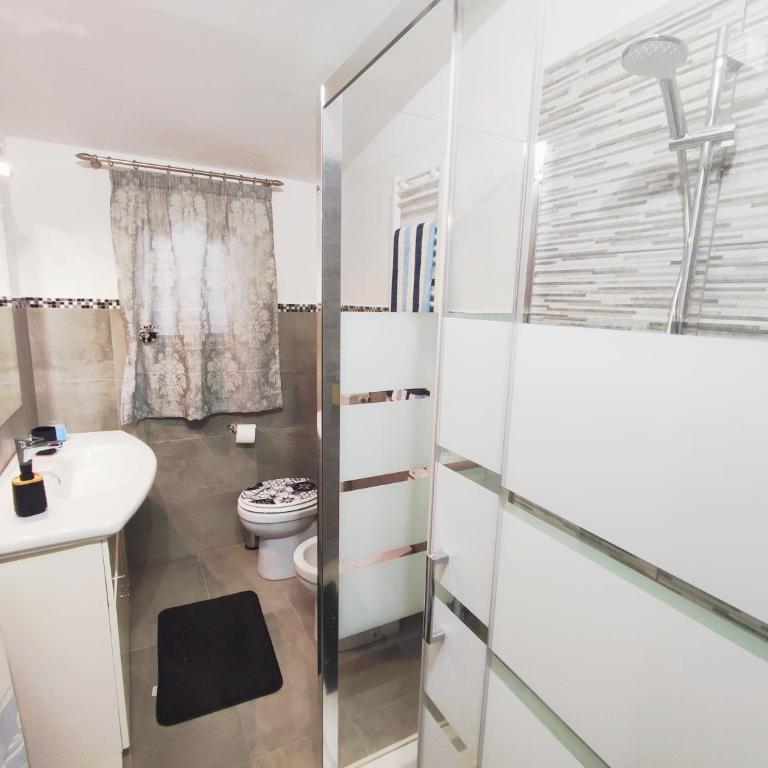 Sangi Home - Four-Bedroom House - 11