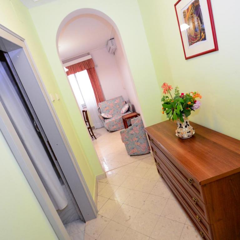 Villa Velzon Guesthouse - Apartman s 1 Spavaćom Sobom (3 Odraslih) - 8