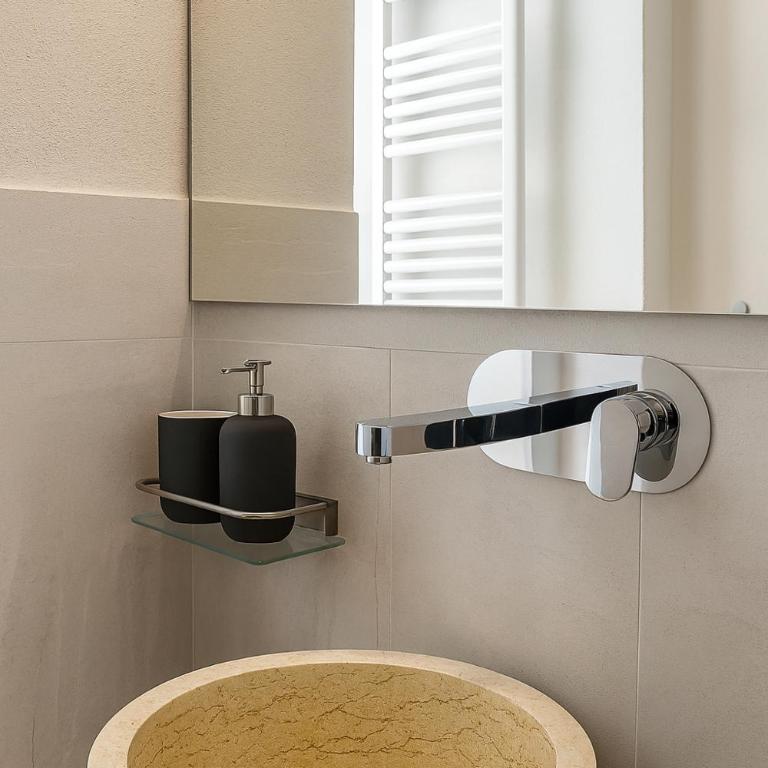 Franciosa Top Floor - Two-Bedroom Apartment - 24
