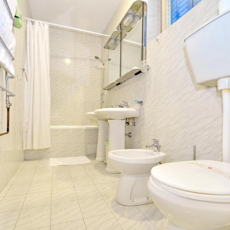 Villa Velzon Guesthouse - Apartman s 1 Spavaćom Sobom (5 Odraslih Osoba) - 7