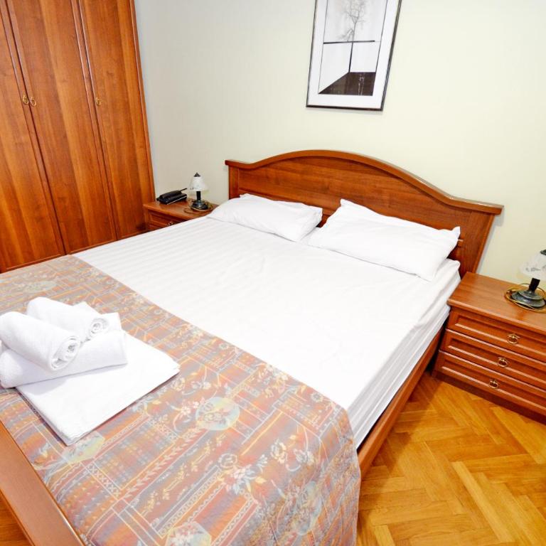 Villa Velzon Guesthouse - Apartman s 1 Spavaćom Sobom (5 Odraslih Osoba) - 4
