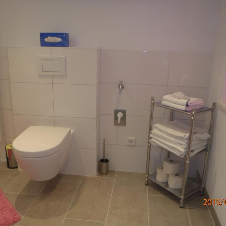 Gästehaus Rosa Leitgeb - Dreibettzimmer mit Balkon - 8