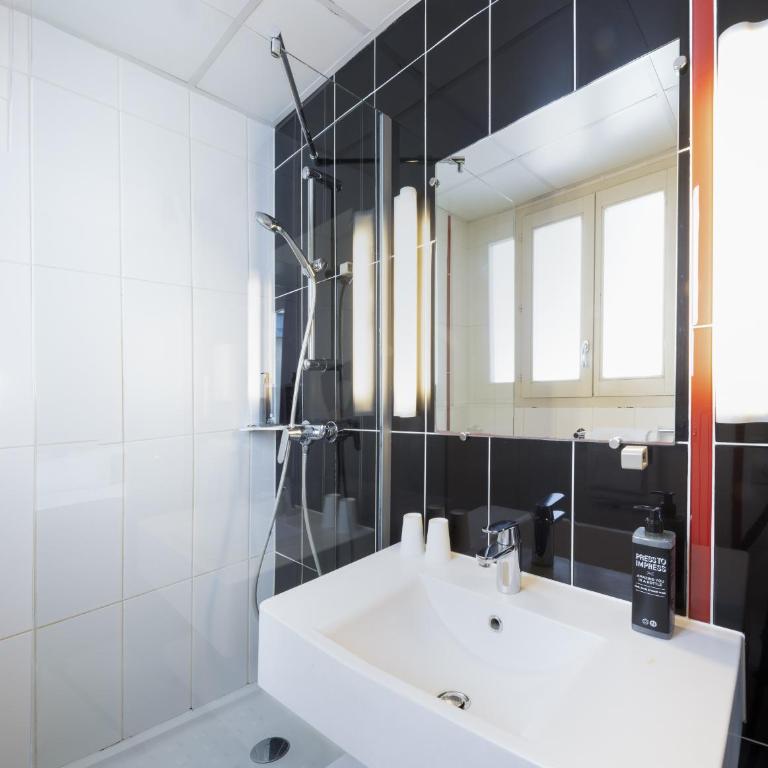 Accueil Hôtel Paris Pigalle Montmartre - Hôtel rénové - Chambre Double Standard - 2