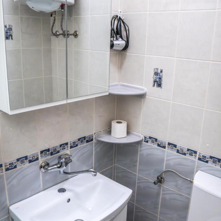 Teatar Rooms Subotica 4 - Twin Room with Private Bathroom - 15