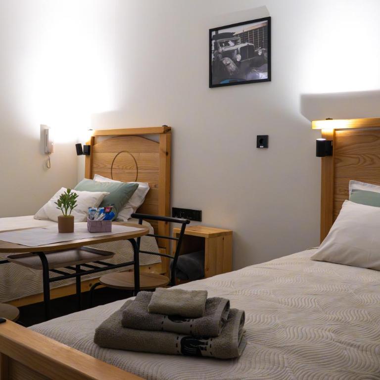 Teatar Rooms Subotica 4 - Twin Room with Private Bathroom - 21