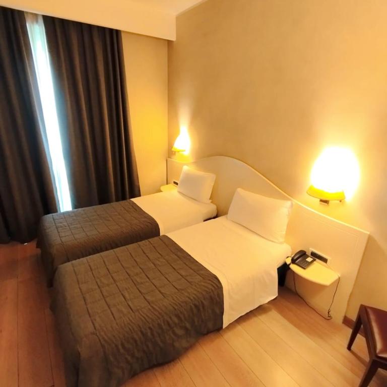 Hotel Continental - Double or Twin Room - 8