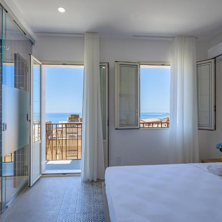 Room Castel Perollo by Biddizzi Rari - Camera Blu, Rosa e Verde - in Centro Storico di Sciacca - Family Suite with Balcony - 7