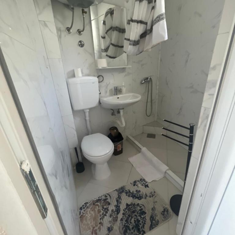 Apartmani Amira Sutomore - Dvokrevetna Soba sa Bračnim Krevetom - 1