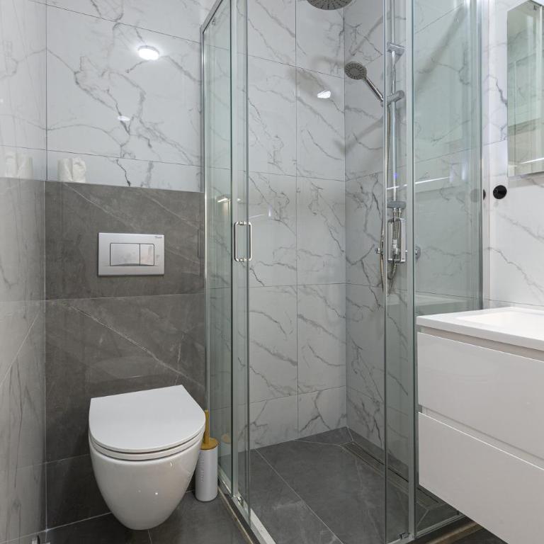 Warm-colored stylish apartment - Apartman s 2 Spavaće Sobe sa Balkonom i Terasom - 3