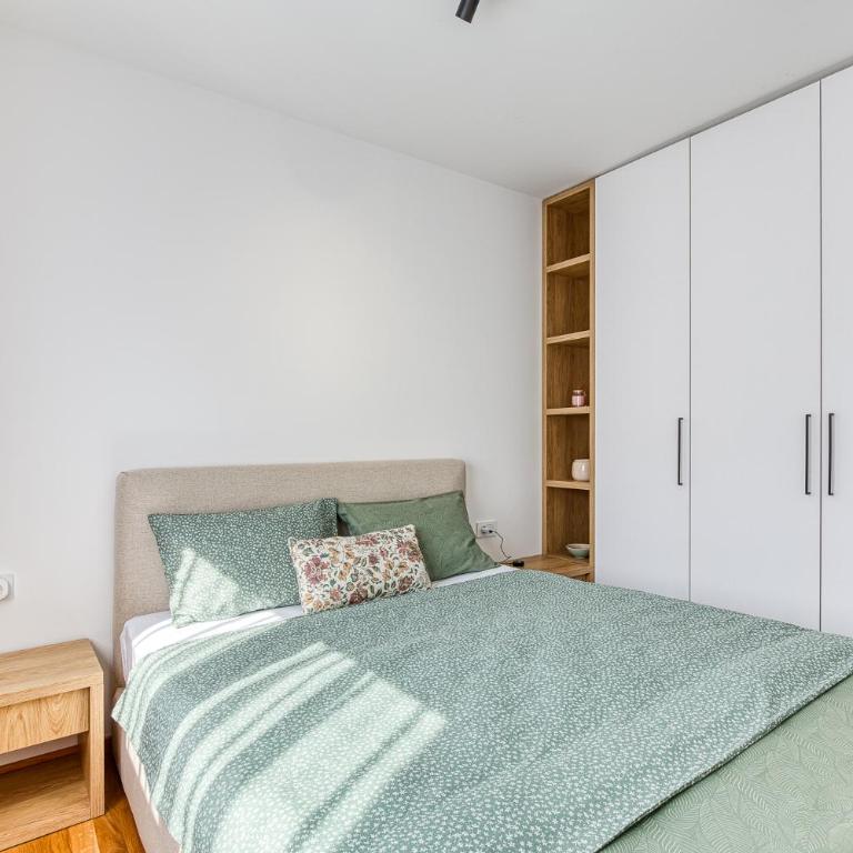 Warm-colored stylish apartment - Apartman s 2 Spavaće Sobe sa Balkonom i Terasom - 6