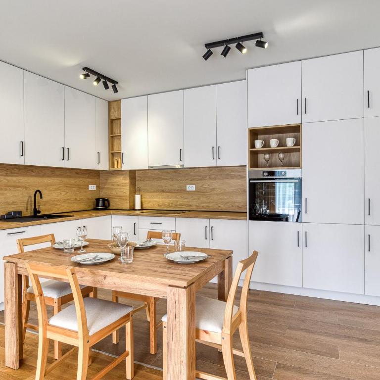Warm-colored stylish apartment - Apartman s 2 Spavaće Sobe sa Balkonom i Terasom - 15