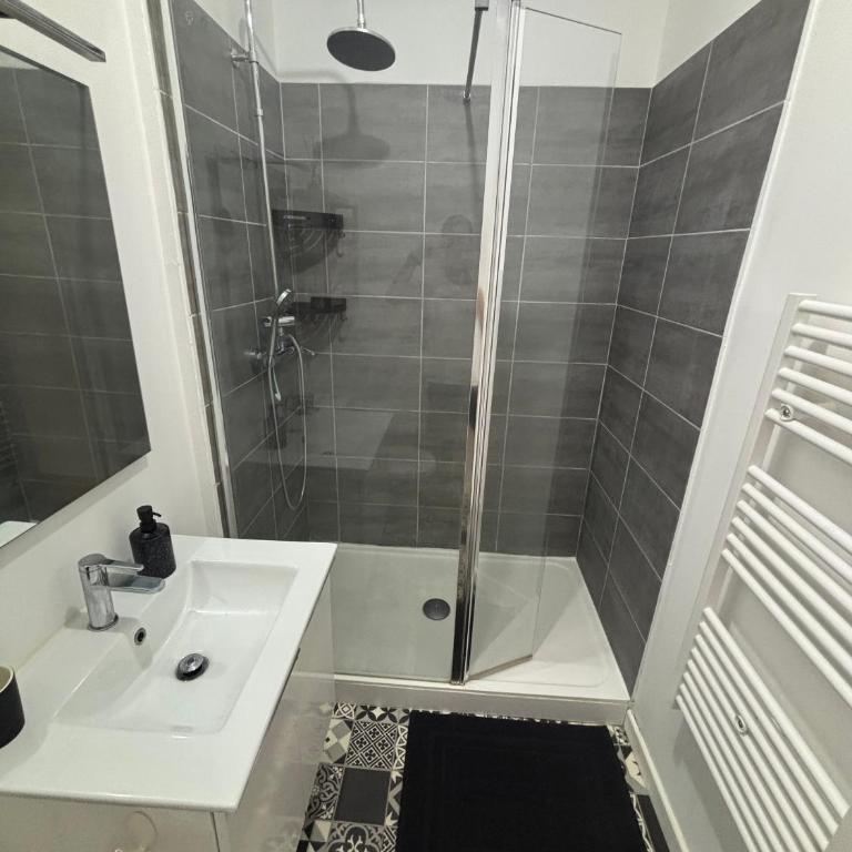 Maison Delavigne - Three-Bedroom Townhouse - 16