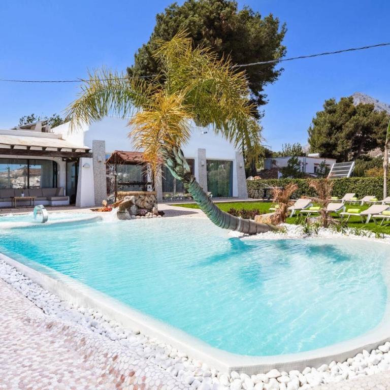 Villa Goldensol by Villa Plus - Villa - 1