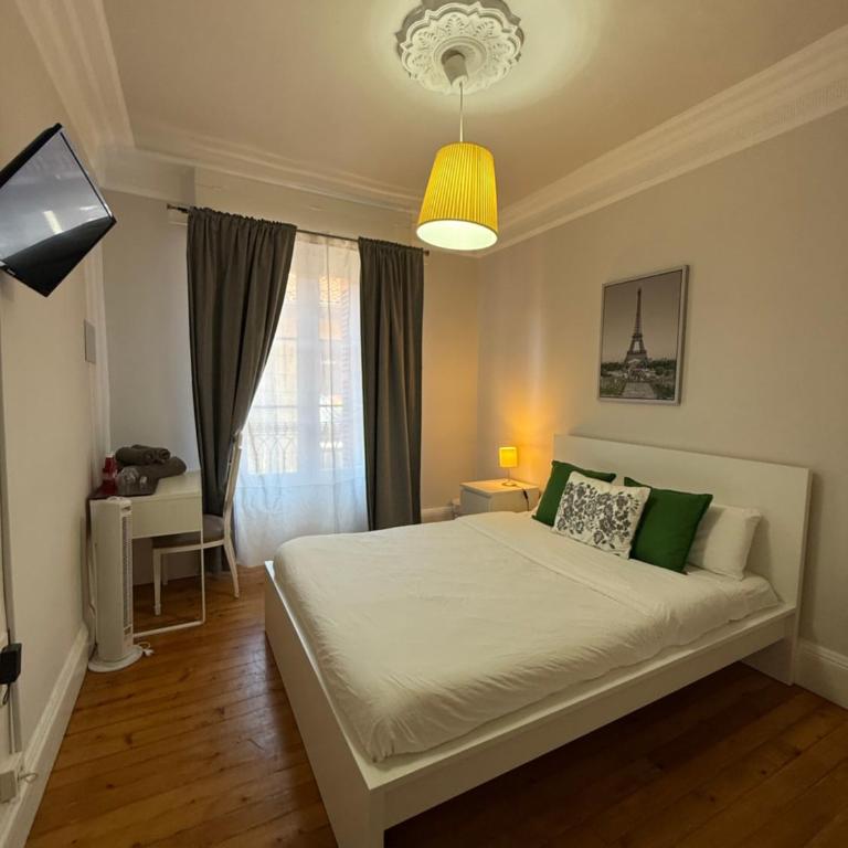 Pensión Matilde - Double Room with Shared Bathroom - 1