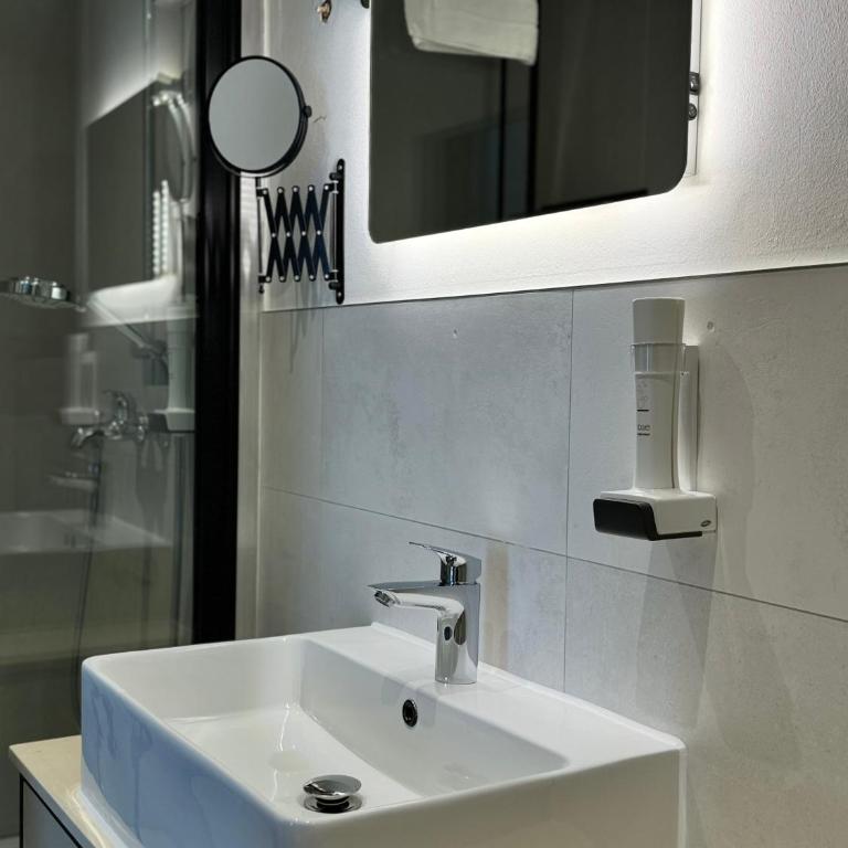 Hotel Goldener Hirsch - Superior Doppelzimmer - 4