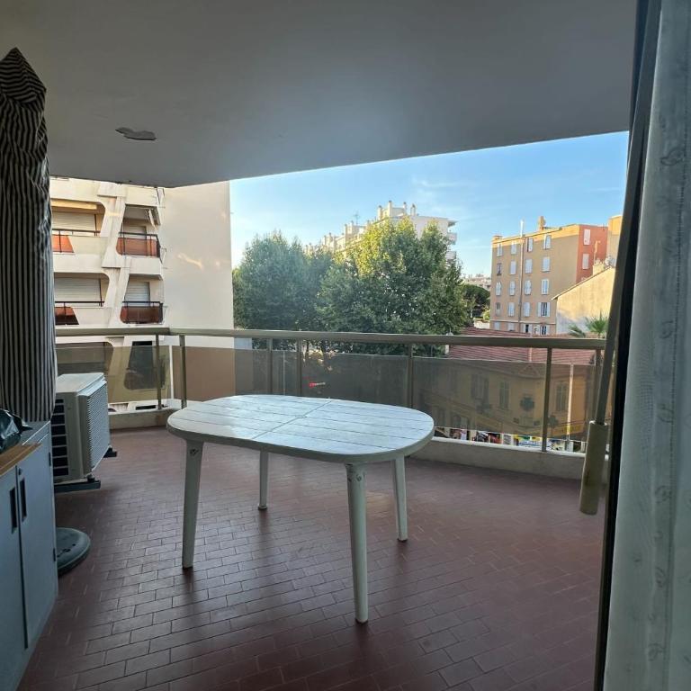 Charming corner 2 rooms of 51 m2 in Antibes - Appartement - 15