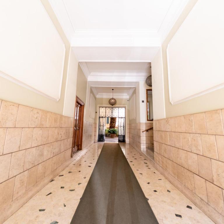 Lovely 4-bedroom apartment 30m SanGiovanni metro - Apartment - 33