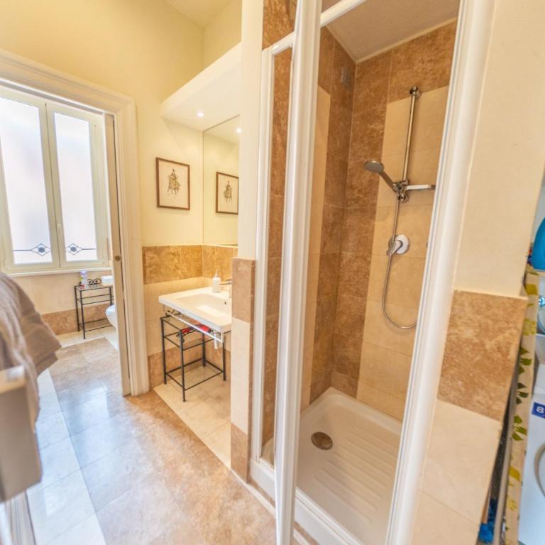 Lovely 4-bedroom apartment 30m SanGiovanni metro - Apartment - 8