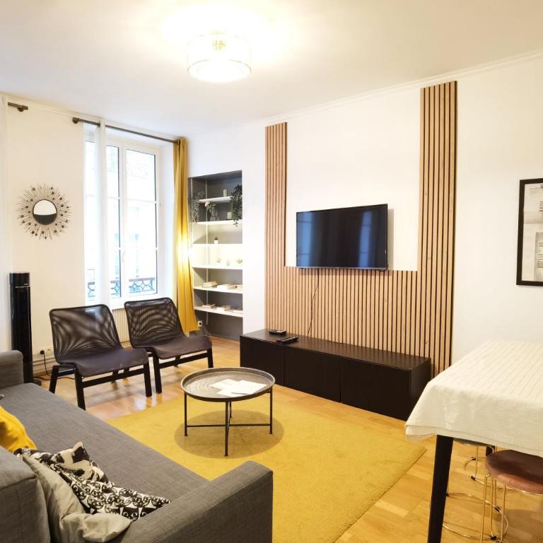Calm apt 60m2 near Notre-Dame and Seine 2bdrs N4-4b - Two-Bedroom Apartment - 1