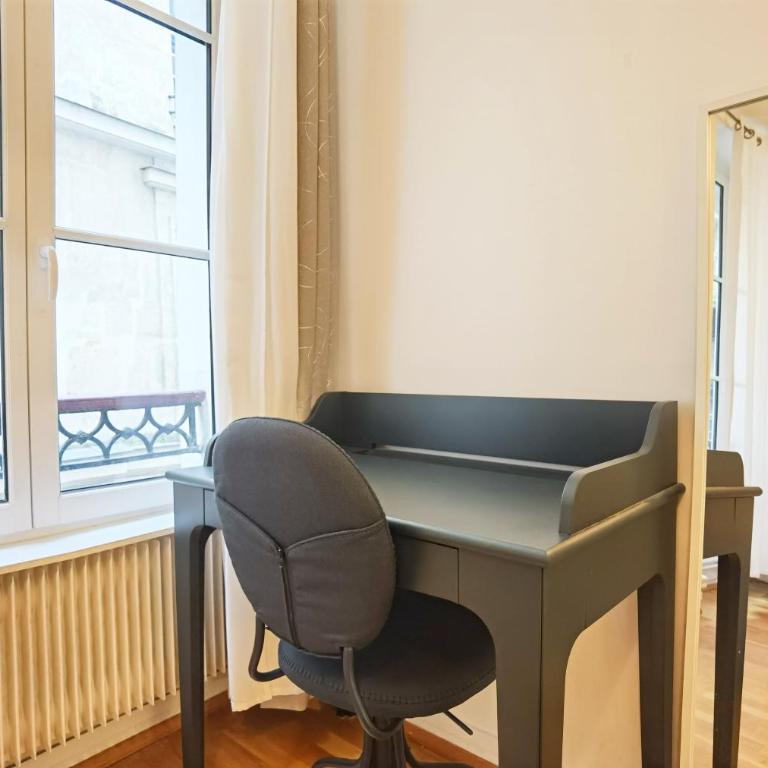 Calm apt 60m2 near Notre-Dame and Seine 2bdrs N4-4b - Two-Bedroom Apartment - 5