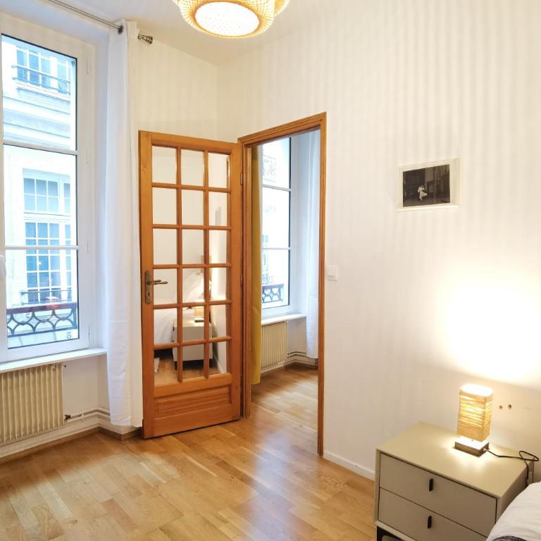 Calm apt 60m2 near Notre-Dame and Seine 2bdrs N4-4b - Two-Bedroom Apartment - 8