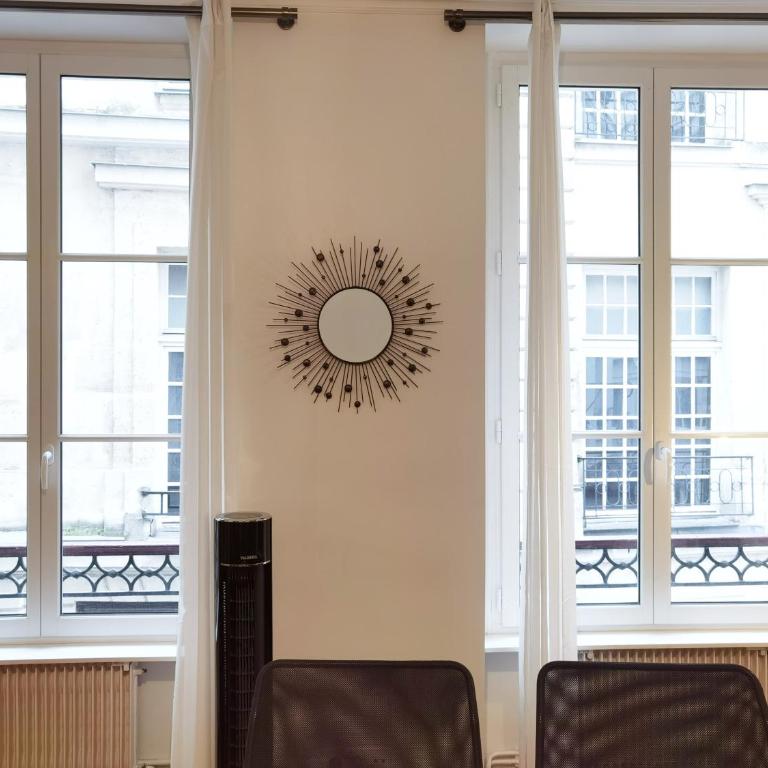Calm apt 60m2 near Notre-Dame and Seine 2bdrs N4-4b - Two-Bedroom Apartment - 9