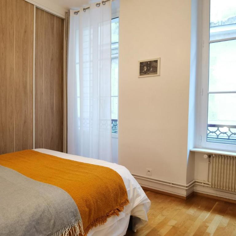 Calm apt 60m2 near Notre-Dame and Seine 2bdrs N4-4b - Two-Bedroom Apartment - 15