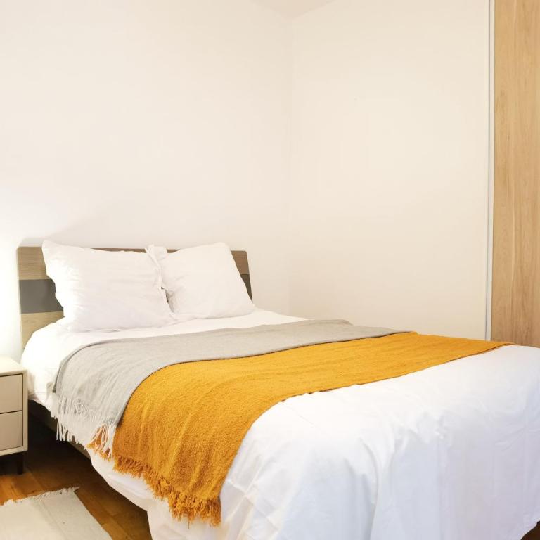 Calm apt 60m2 near Notre-Dame and Seine 2bdrs N4-4b - Two-Bedroom Apartment - 16