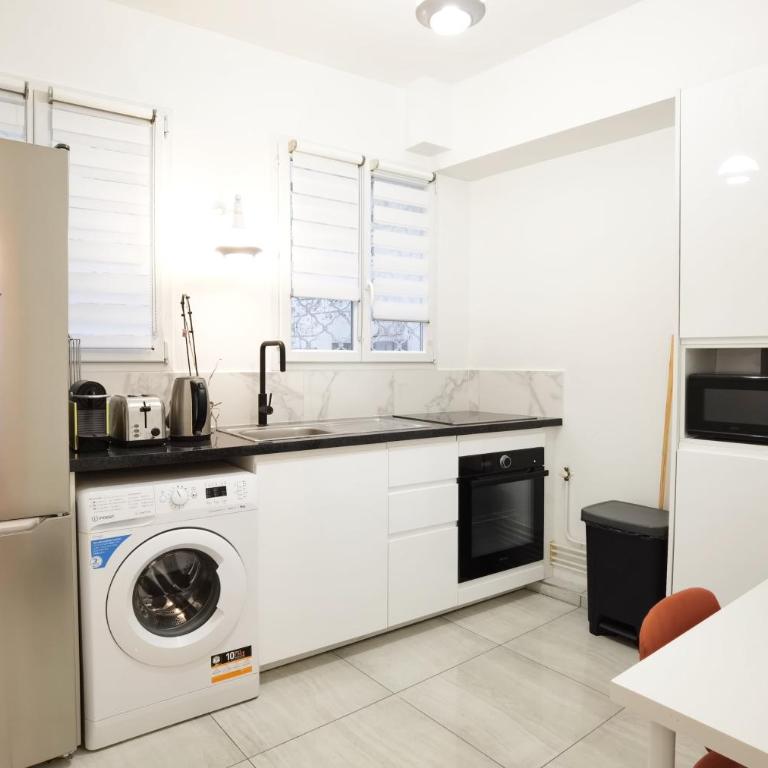 Calm apt 60m2 near Notre-Dame and Seine 2bdrs N4-4b - Two-Bedroom Apartment - 17
