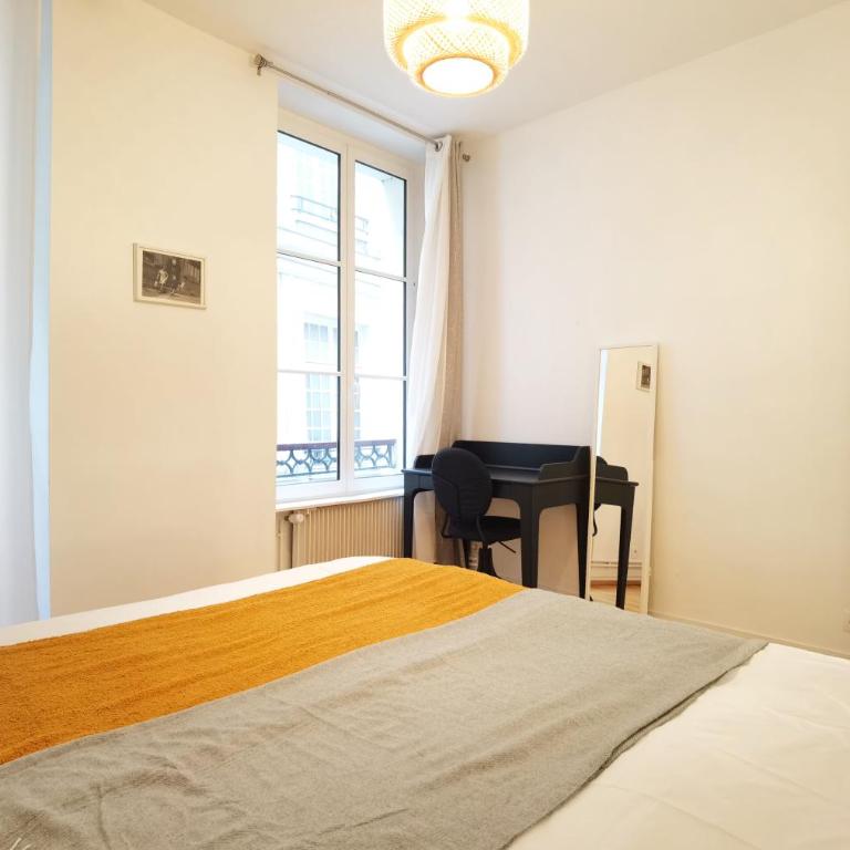 Calm apt 60m2 near Notre-Dame and Seine 2bdrs N4-4b - Two-Bedroom Apartment - 18