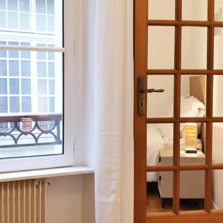 Calm apt 60m2 near Notre-Dame and Seine 2bdrs N4-4b - Two-Bedroom Apartment - 19
